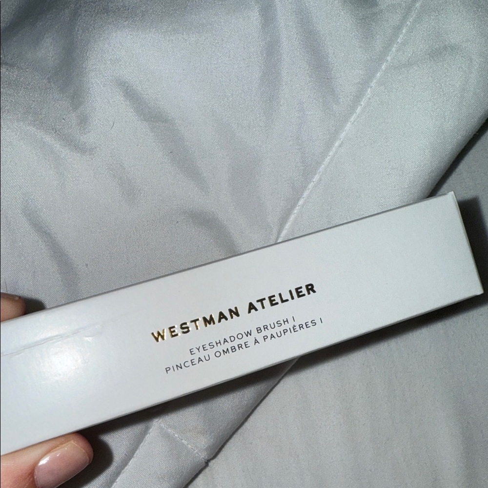 Westman Atelier Eyeshadow Brush in Elegant White